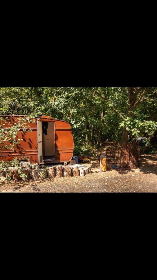 קנטרבורי Little Vintage Caravan With Cosy Log Burner מראה חיצוני תמונה