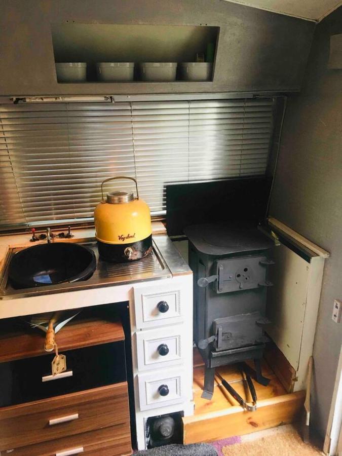 קנטרבורי Little Vintage Caravan With Cosy Log Burner מראה חיצוני תמונה